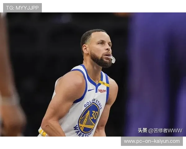 库里加速突破强行上篮命中，勇士继续施压