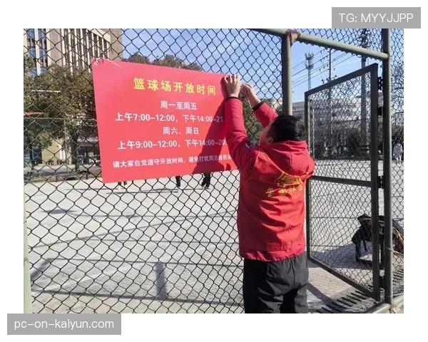 球场夜间照明对邻里影响与缓解对策报告，夜间球场照片